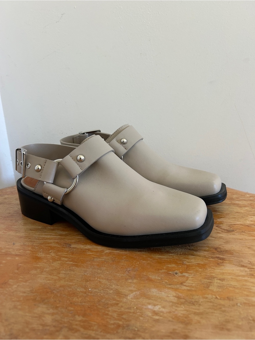 GANNI Slingback Leather Loafers in Light Beige